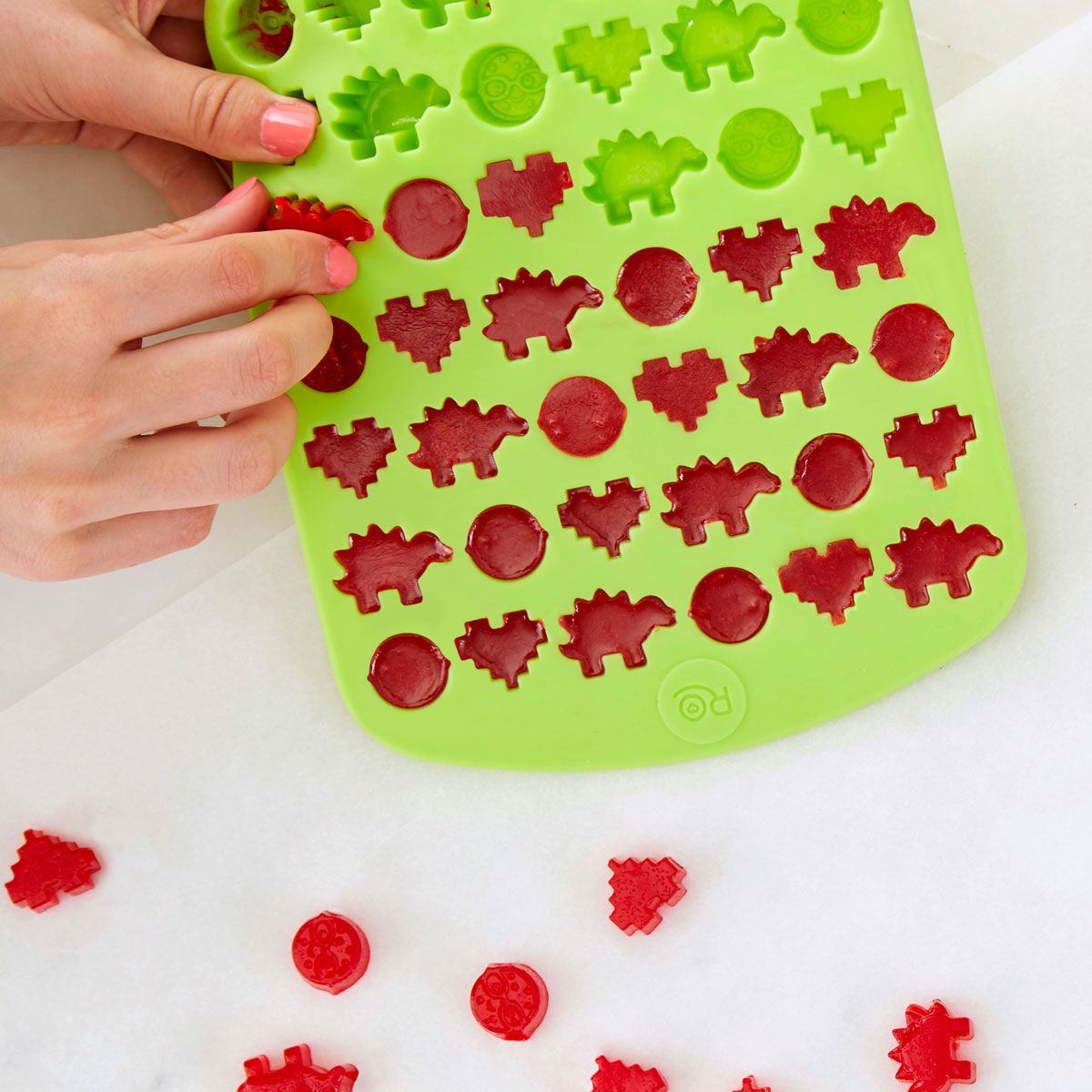 Alternative view of Molde Silicone Dinos Wilton